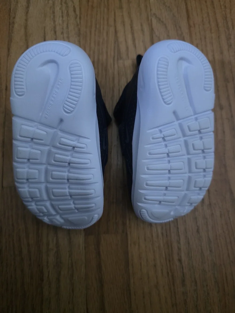 Nike Kids' Flex Runner 4 Sneakers
